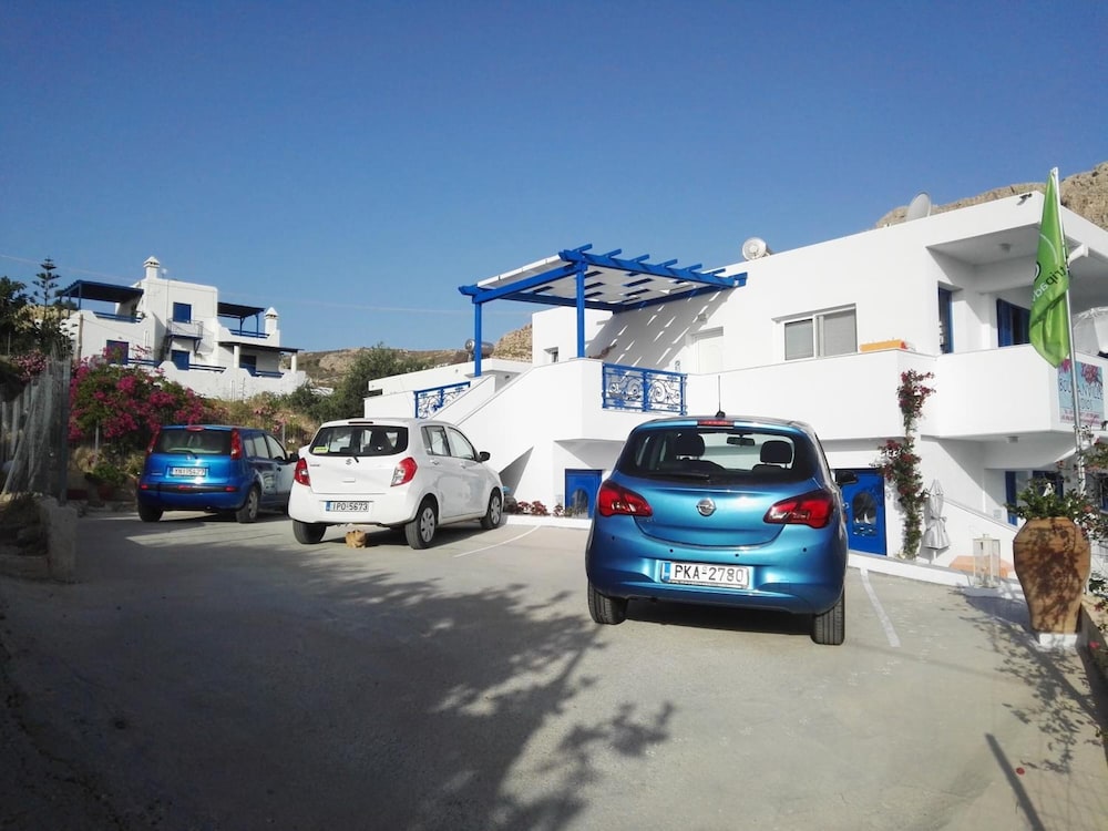 Bouganville Studios 36/50