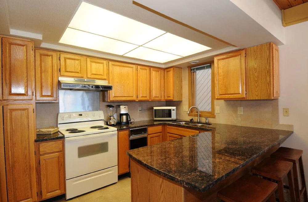 VACATION RENTALS BY BIG SKY RESORT 23/34