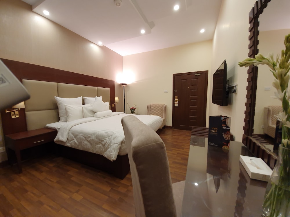 S Chalet Multan 18/44