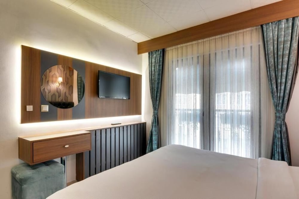 Castillo Luxury Rooms And Suites 14/38