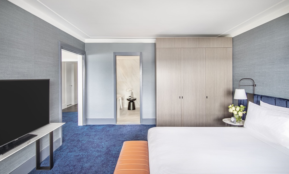 1 Bedroom, Suite, King Bed, Bridge View