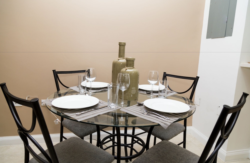 Executive Suites At The Bromptons 28/32