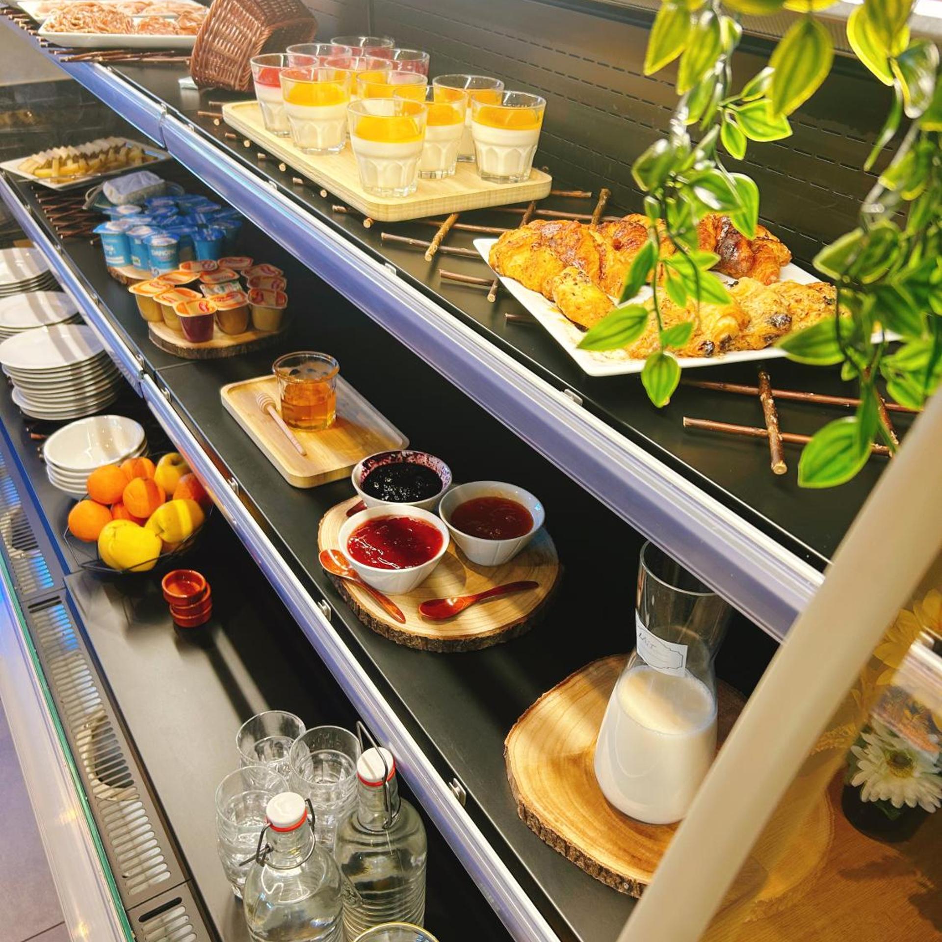 P'TIT DEJ-HOTEL ANNECY NORD 20/48