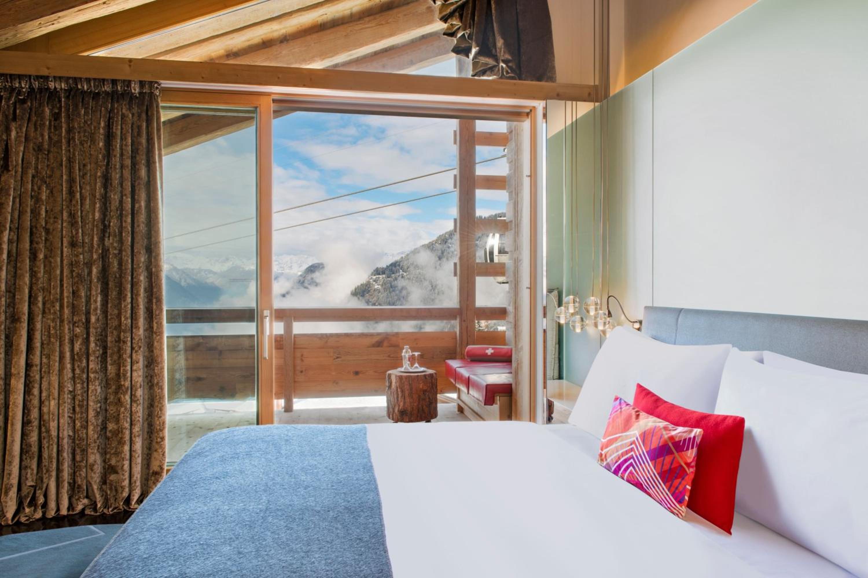 Junior Suite, King Bed, Mountain View, Sofa