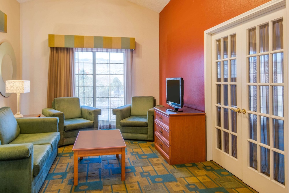 La Quinta Inn By Wyndham Colorado Springs Garden of the Gods 23/44