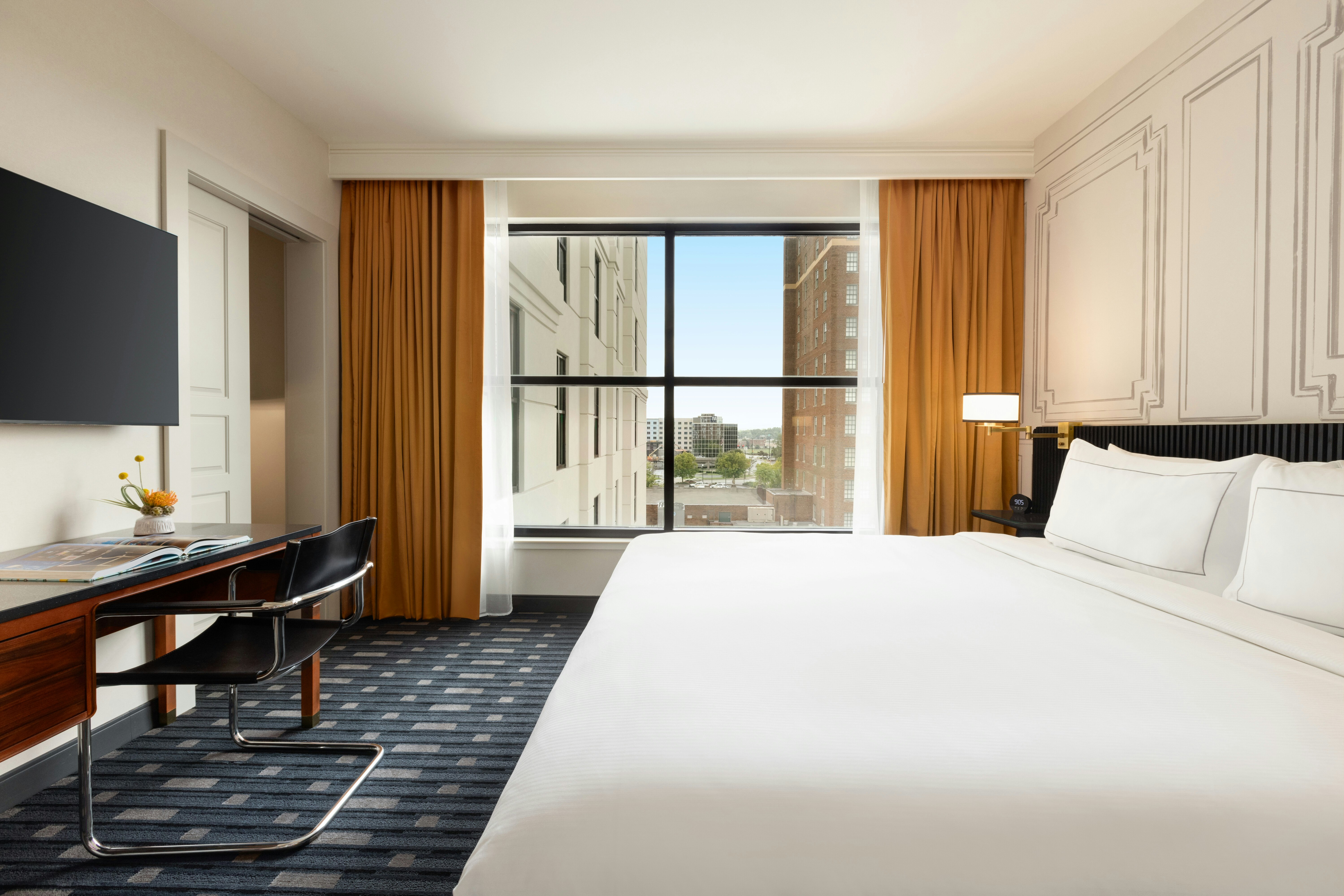 1 BEDROOM, SUITE, KING BED