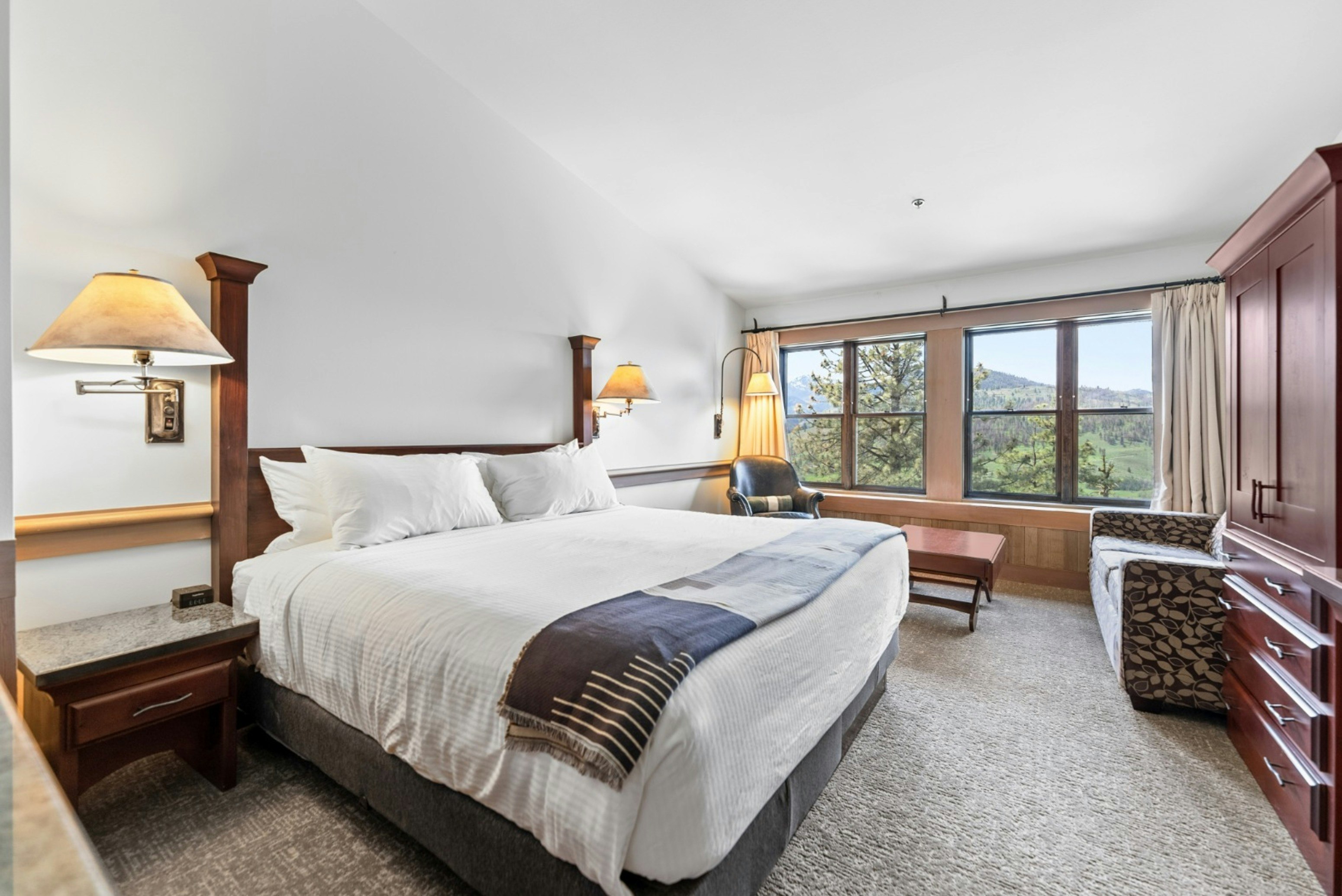 Sun Mountain Lodge 18/82