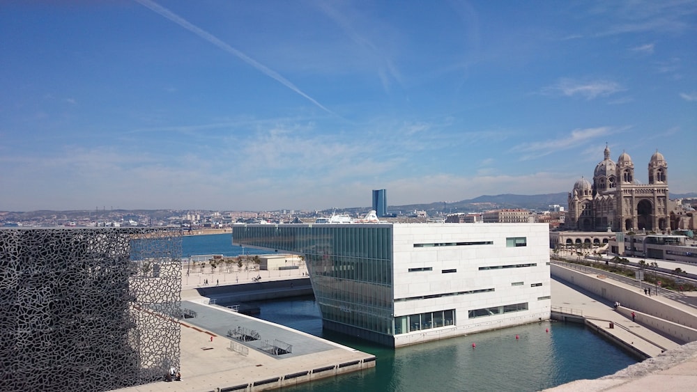 Brit Hotel Confort Martigues 7/51