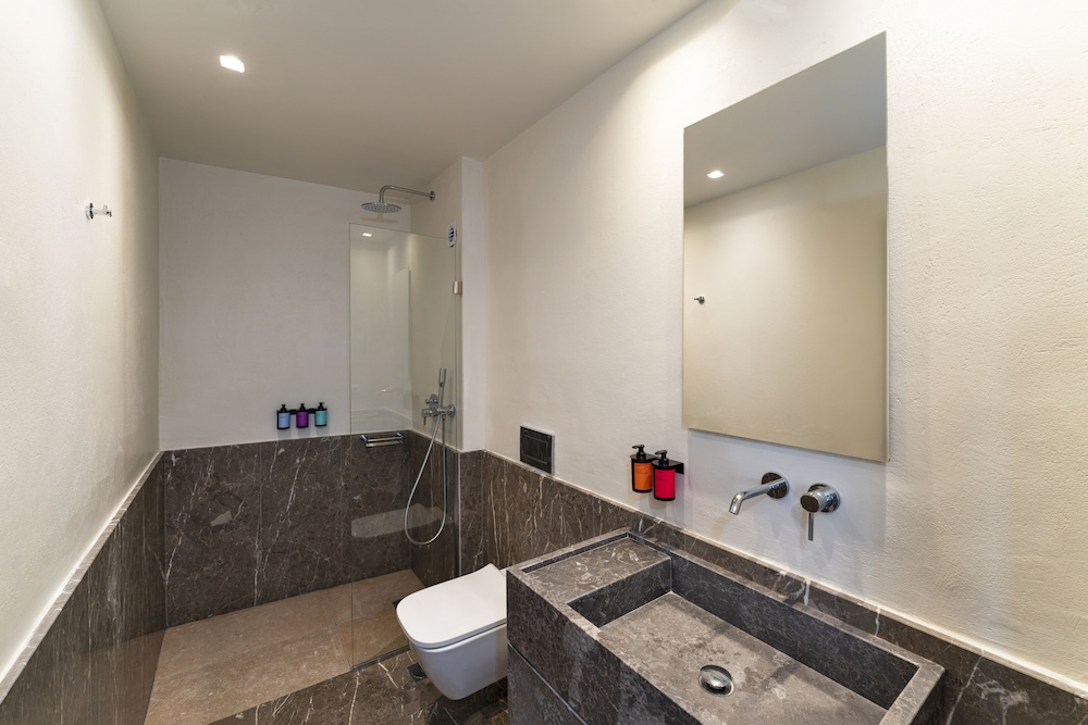 1 BEDROOM, EXCLUSIVE, STUDIO, SUITE, TERRACE