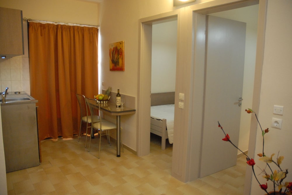 Takis Hotel 34/35