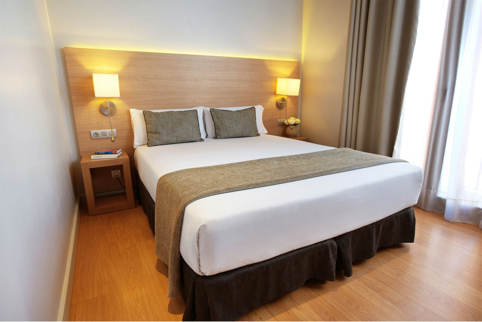 ROOM, DOUBLE BED