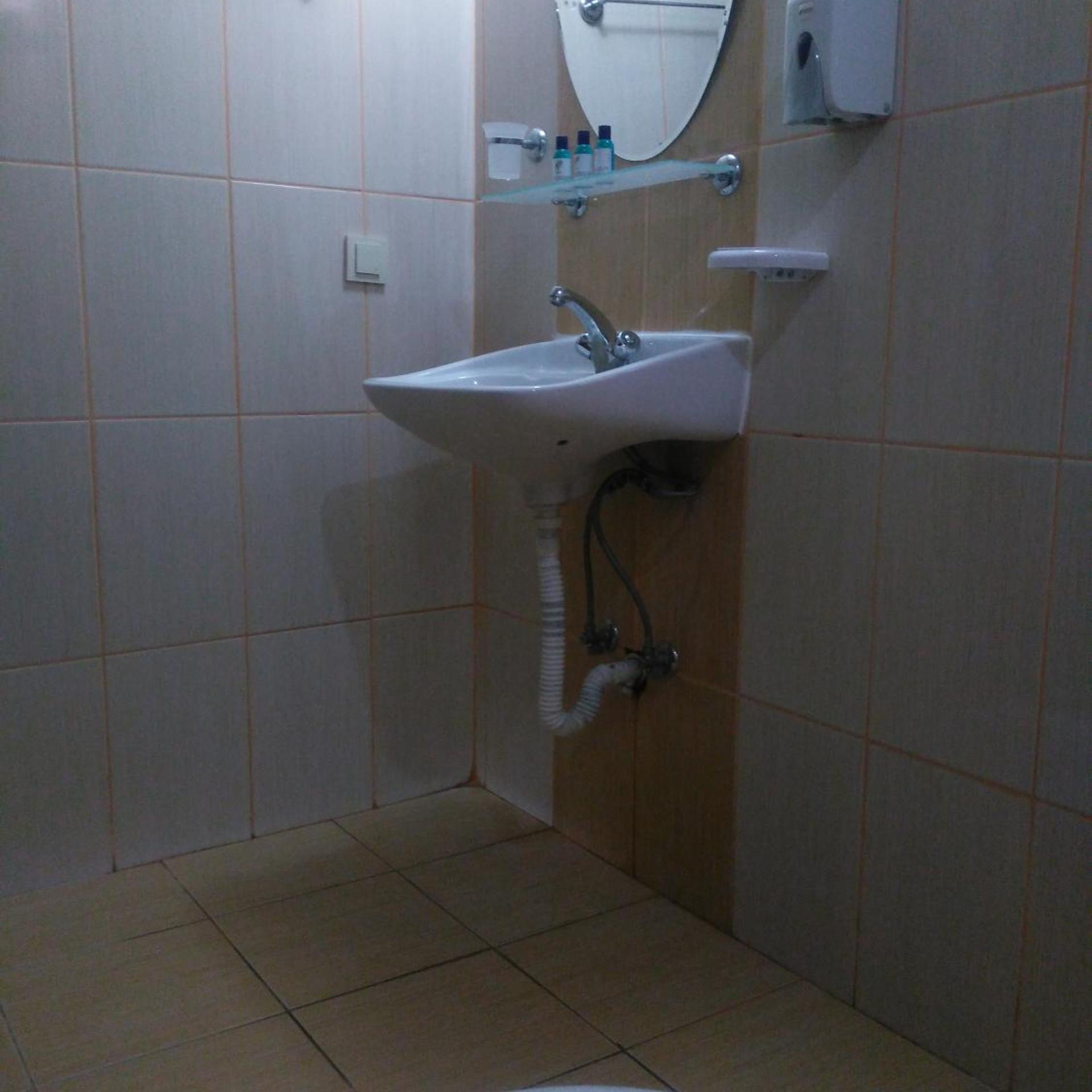 Ugur Hotel 32/35