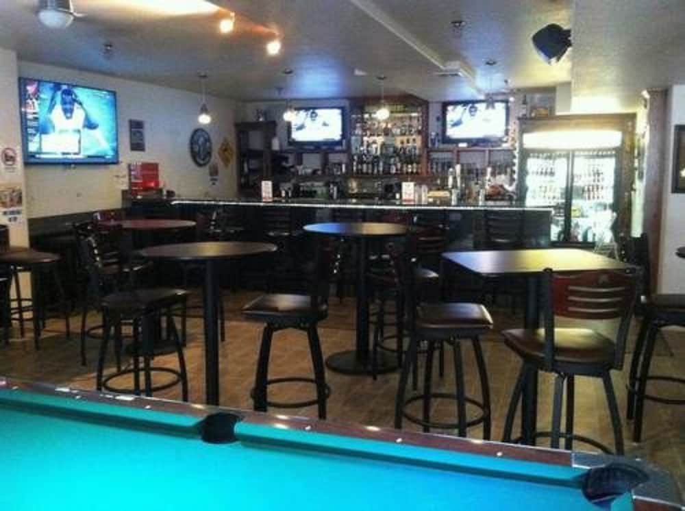 Price Pointe Inn 25/42