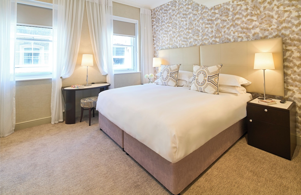 Deluxe One Bedroom Apartment