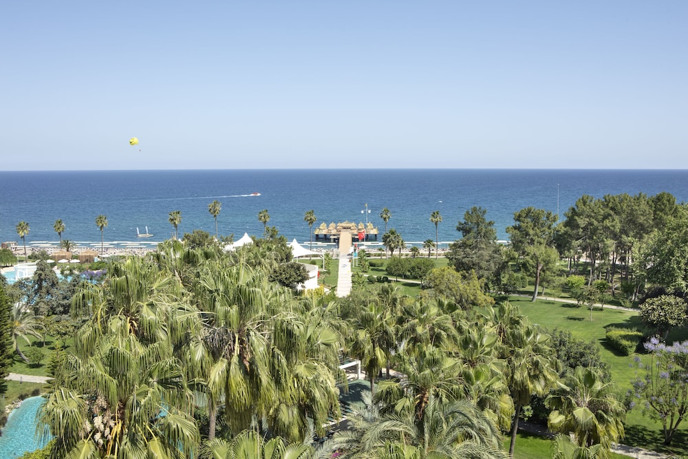 Mirage Park Resort Hotel 40/79