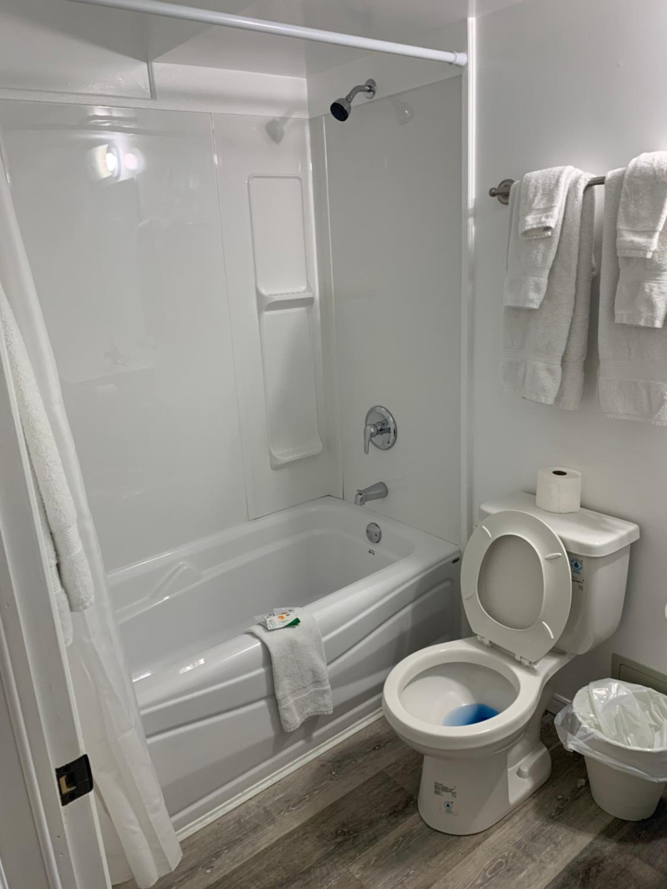 Lakeview Hotel 33/33