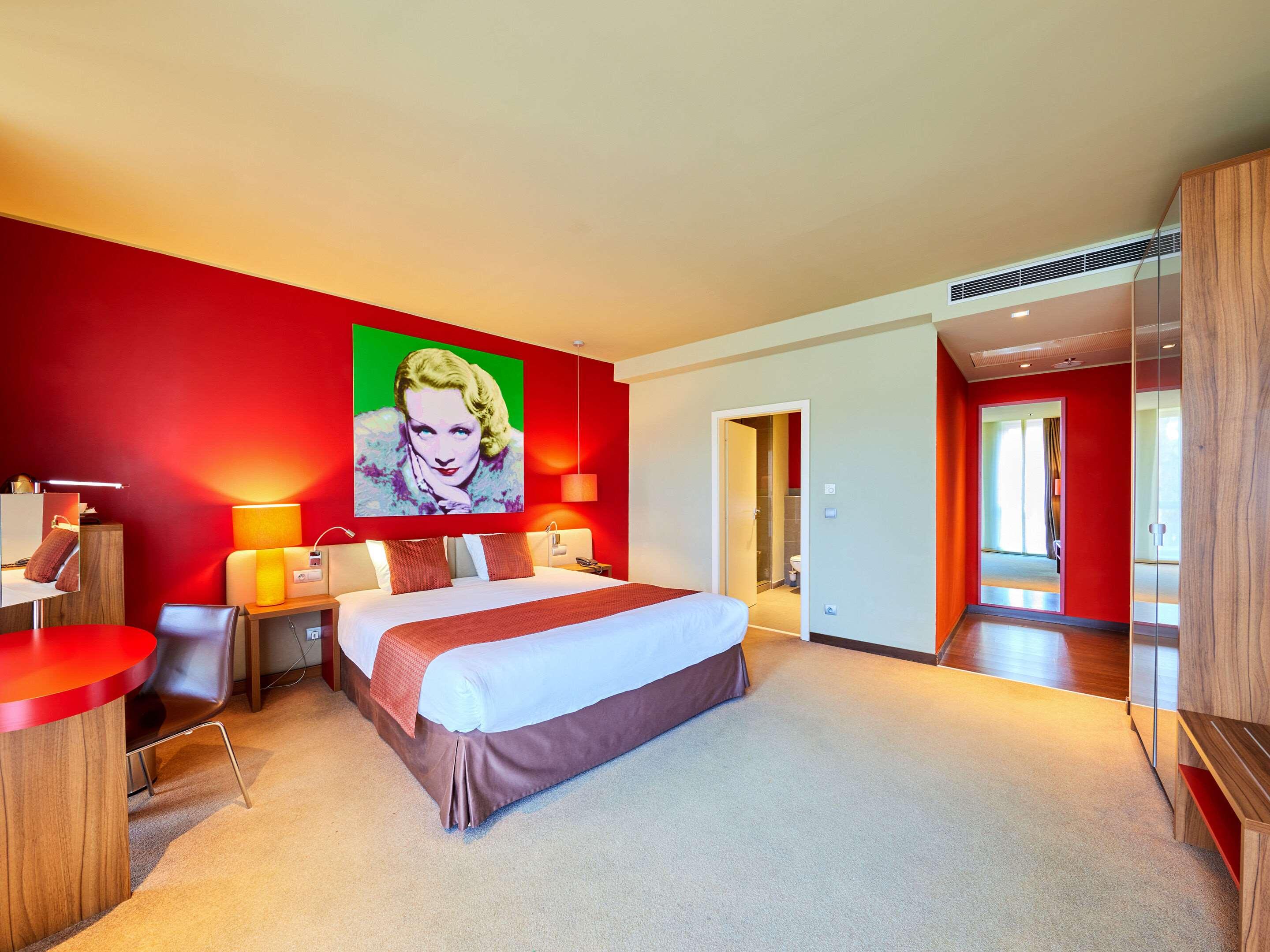 Efficiency, King Bed