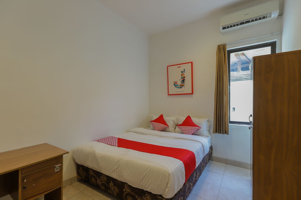 OYO 866 Idola Residence 17/27