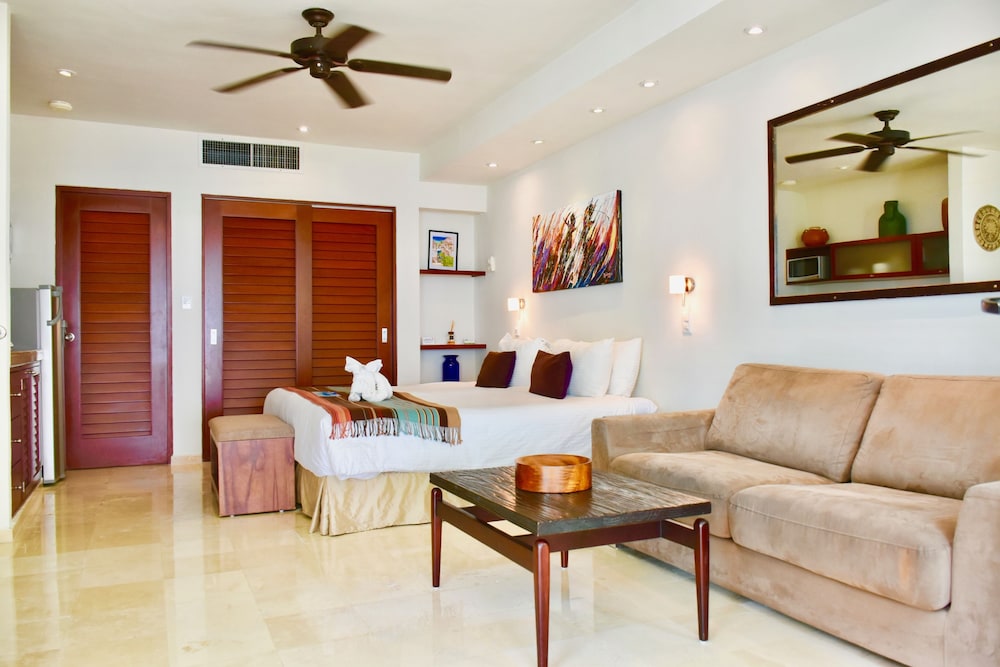 Playa Palms Hotel 31/69