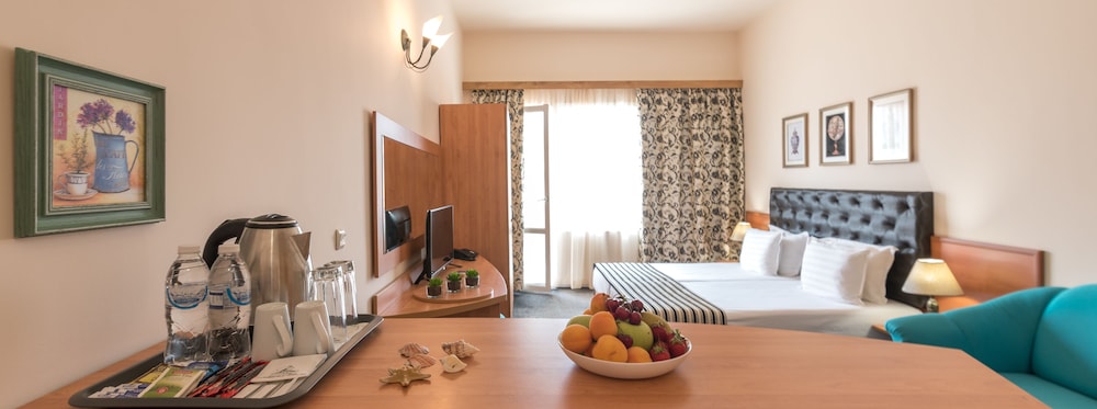 Lotus Hotel 36/63