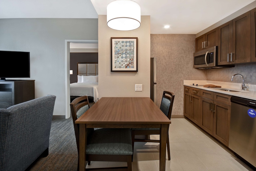 Homewood Suites By Hilton Orlando Flamingo Crossings, FL 46/57