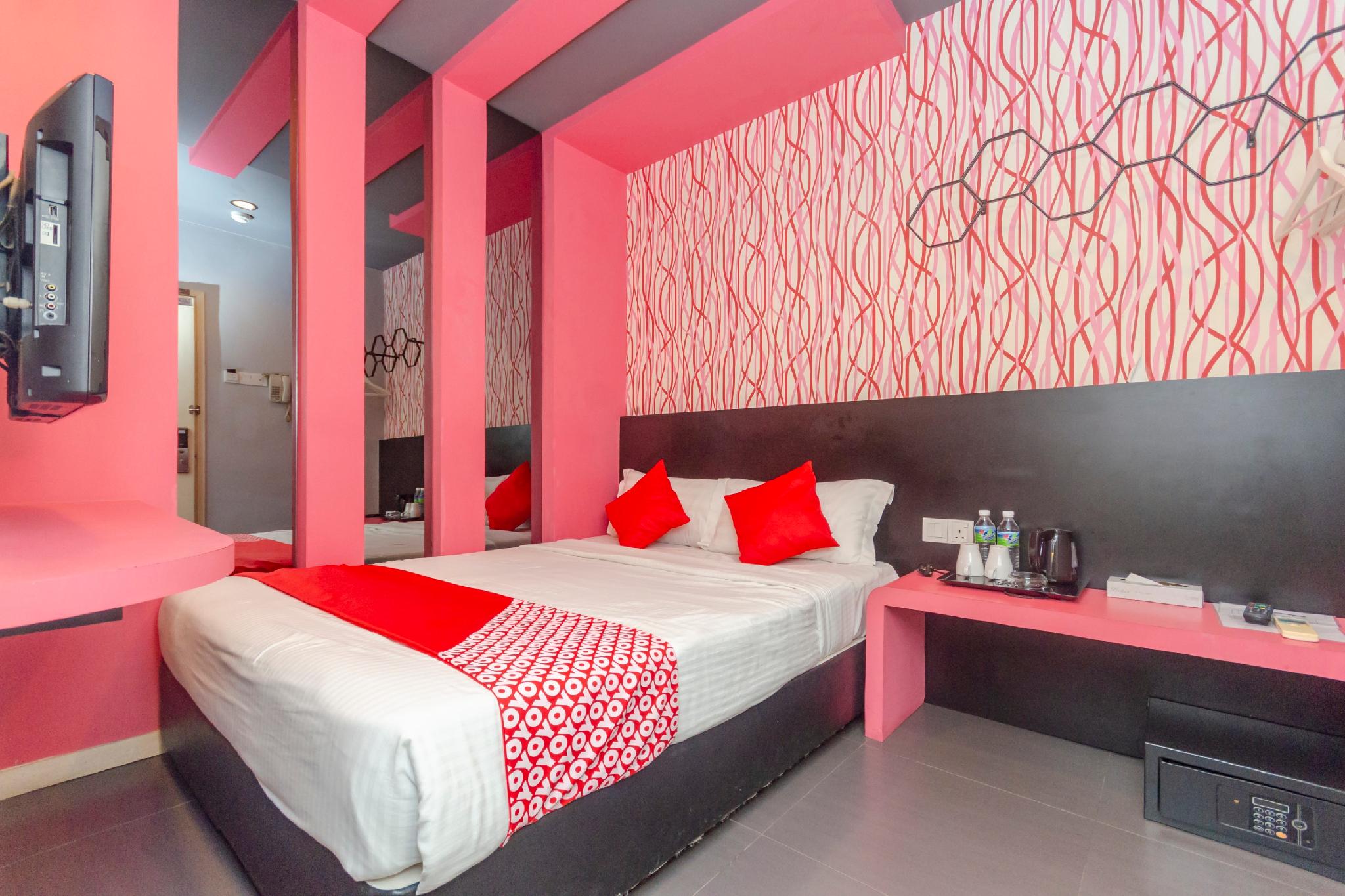 STANDARD, QUEEN BED