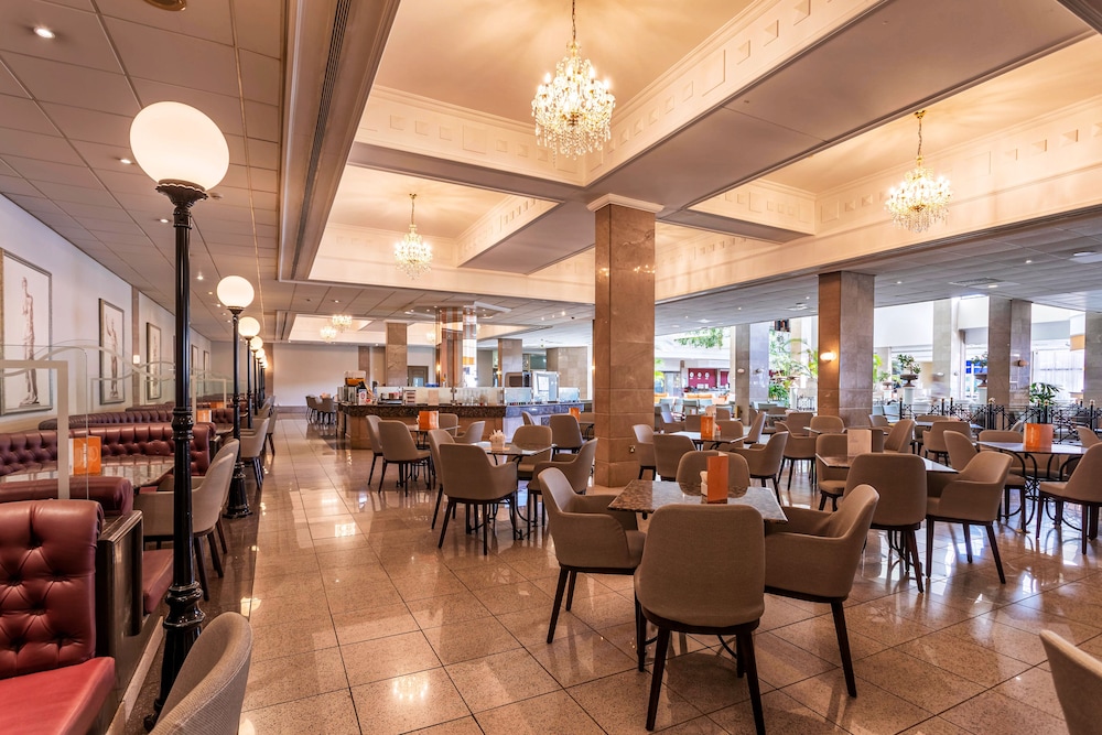 restaurant cafeteria