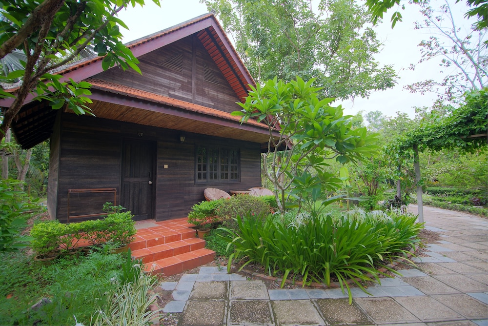Palm Village Resort Spa 2/50