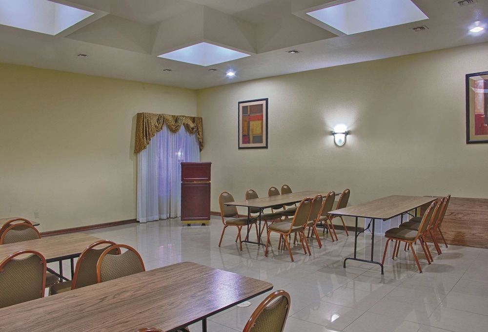 La Quinta Inn & Suites by Wyndham Alice 32/39