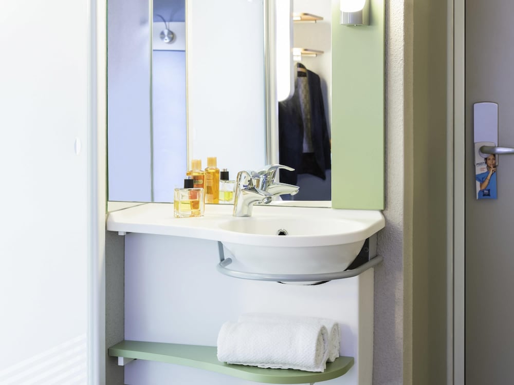Ibis Budget Zurich Airport 68/69
