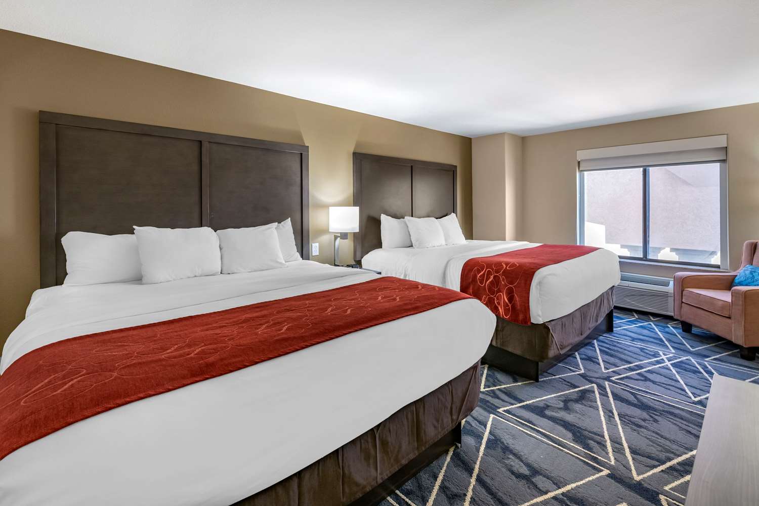 SUITE, 2 KING BEDS