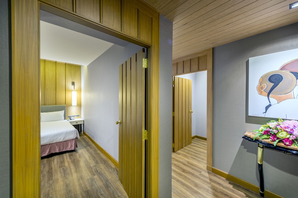 Royal Rattanakosin Hotel 36/63