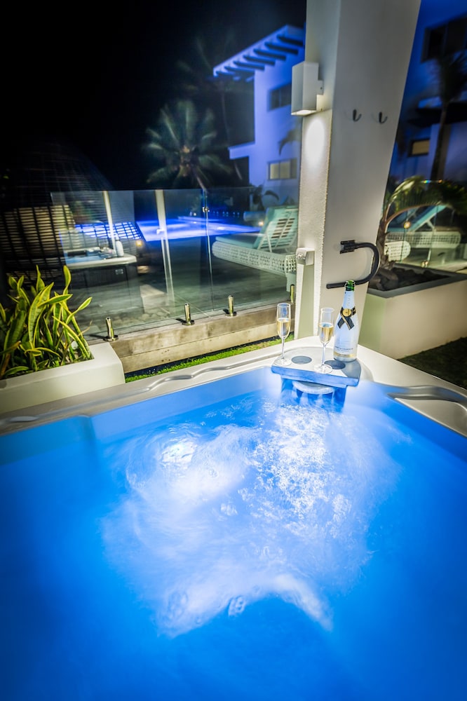 Crystal Blue Lagoon Villas 13/38