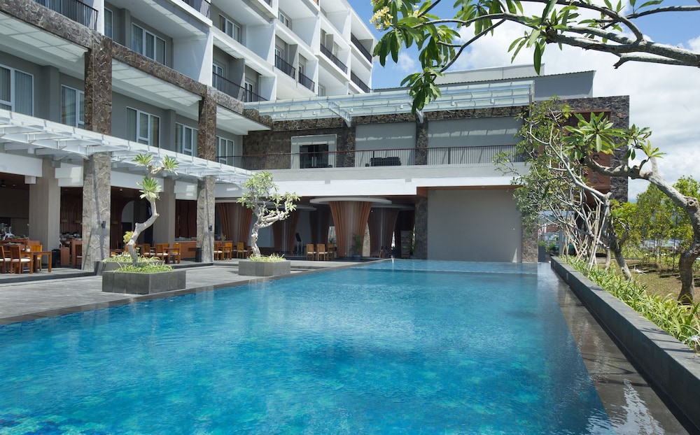 Hotel Santika Banyuwangi 49/50