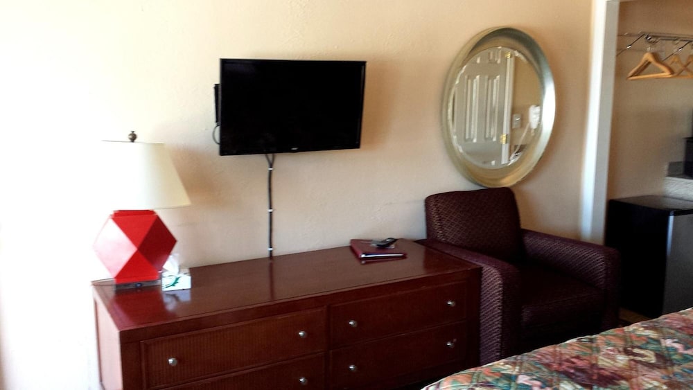 Executive Inn & Suites 26/33