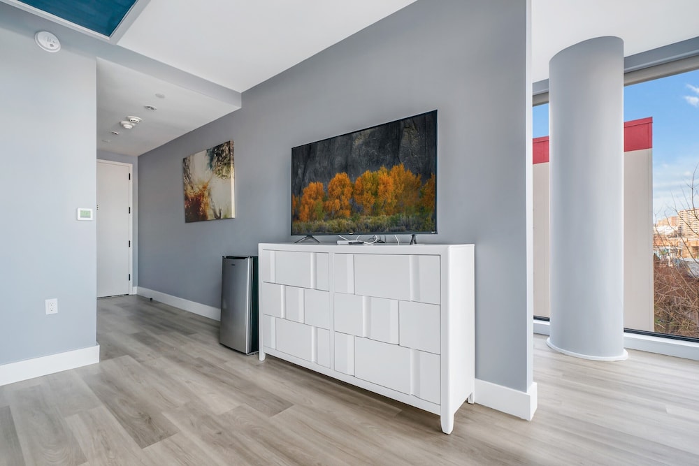 Global Luxury Suites at The Arches 3/50