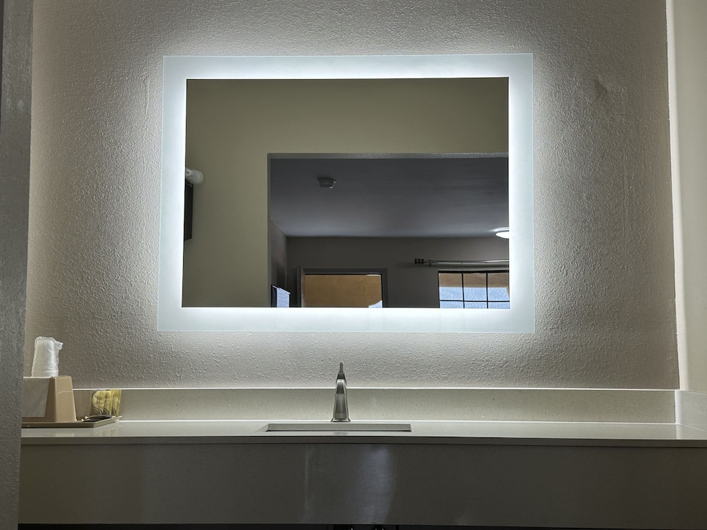 Express Inn Suites 10/52