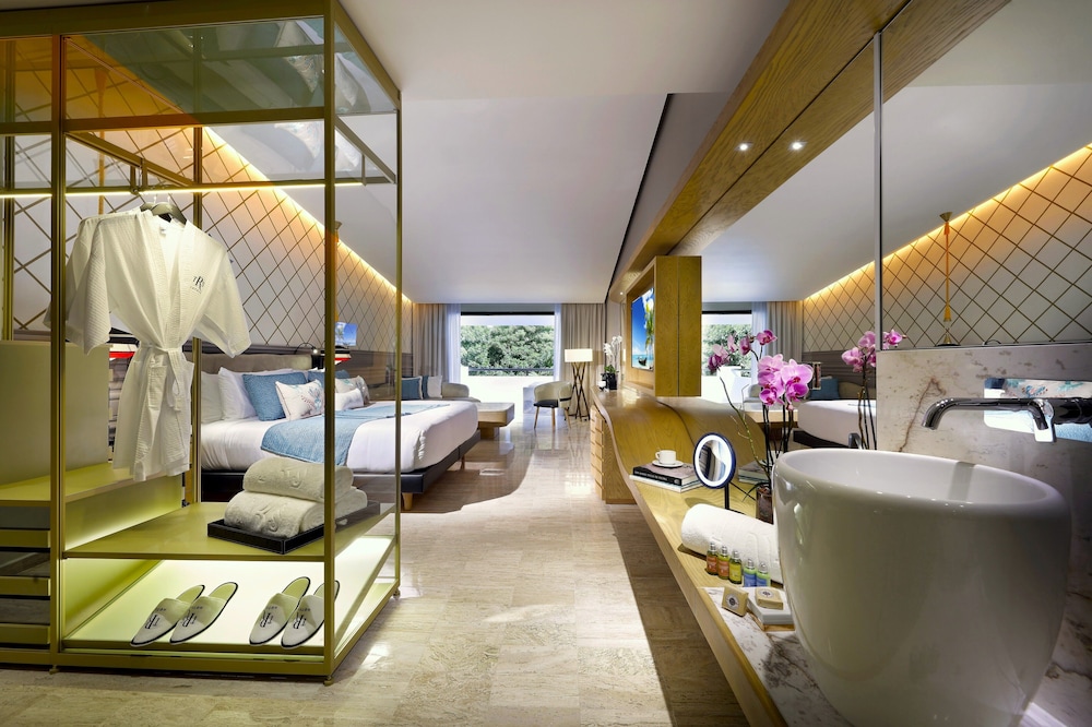 Junior Suite, Single, Pool Side, Jetted Tub, Terrace