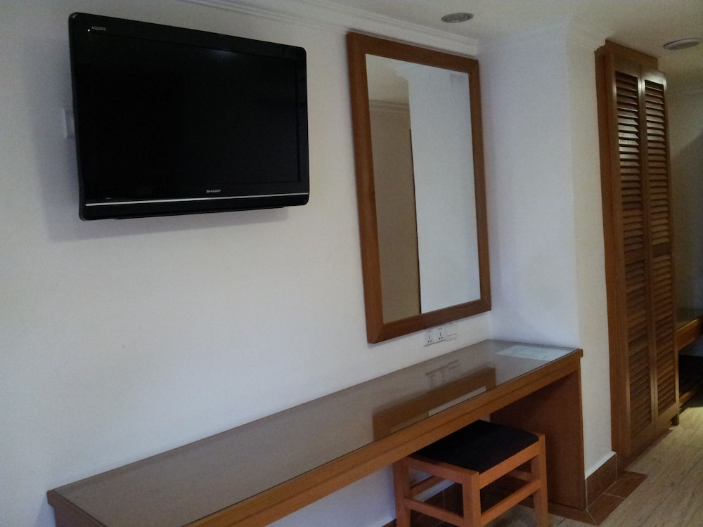 Cardogan Hotel 40/46