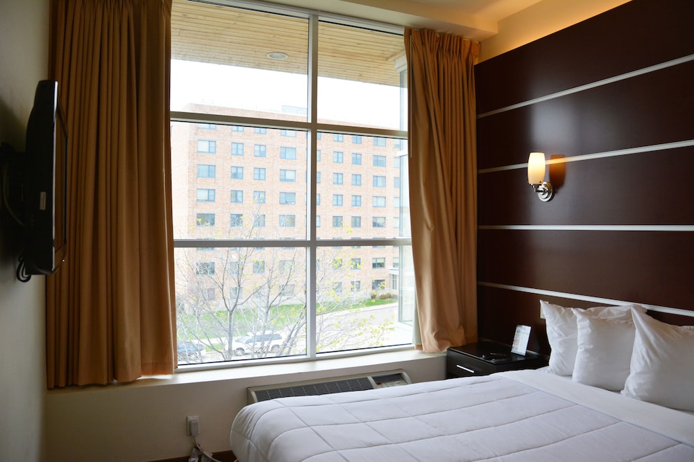 Days Inn Suites By Wyndham Milwaukee 26/40