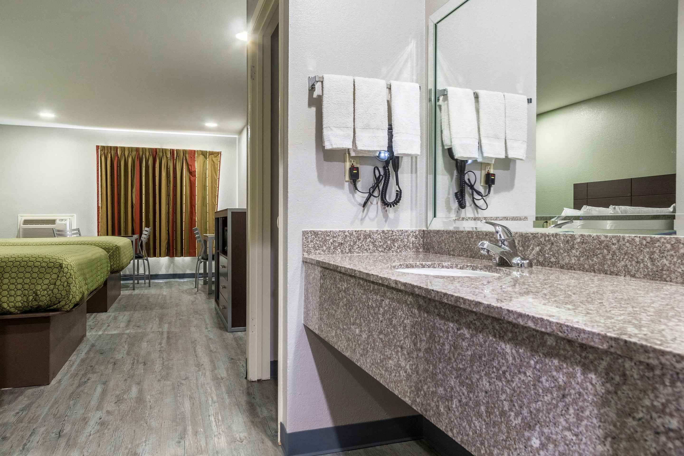 Scottish Inn and Suites Tomball TX 23/24