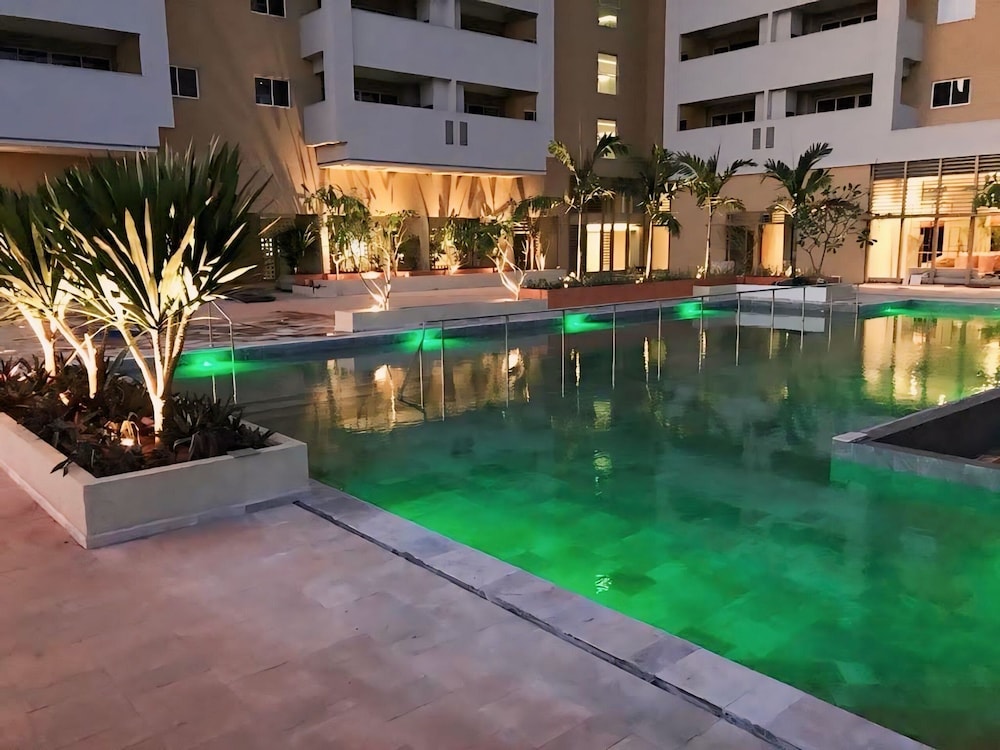Hot Beach Suites 48/50