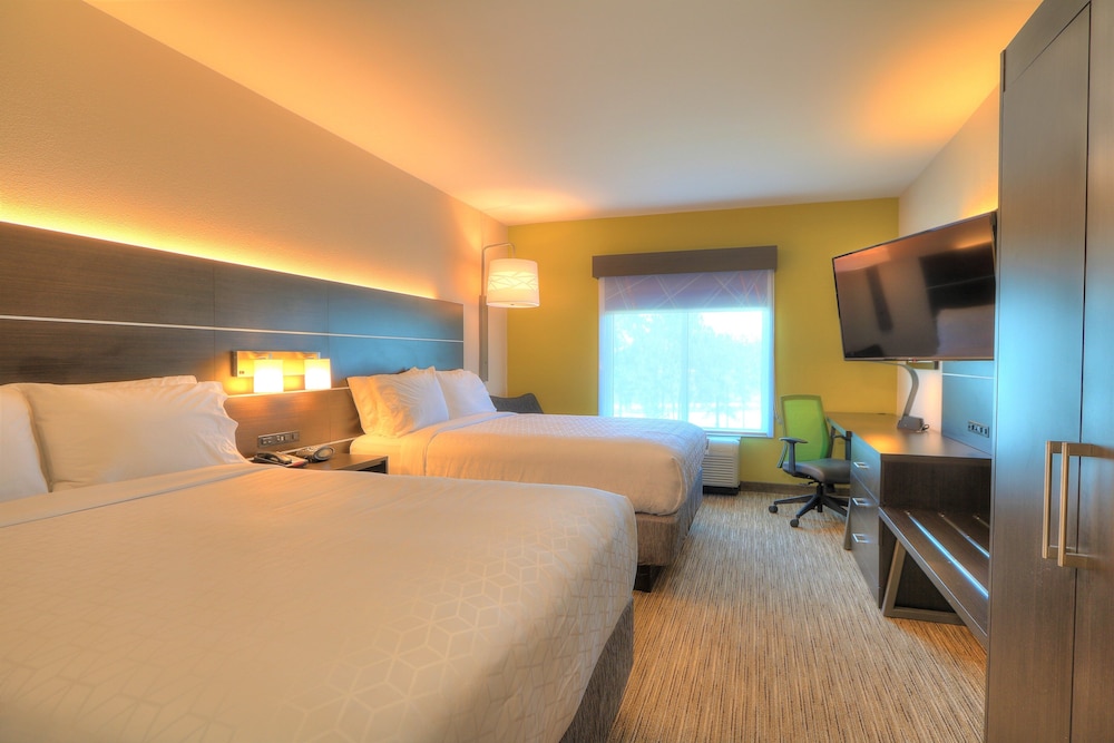 Standard, 2 Queen Beds
