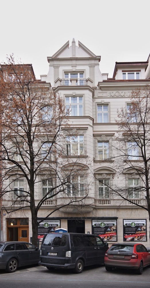 Elizabeth Suites 36/50