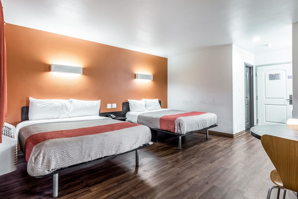 Motel6 Oceanside, CA - Marina 14/32