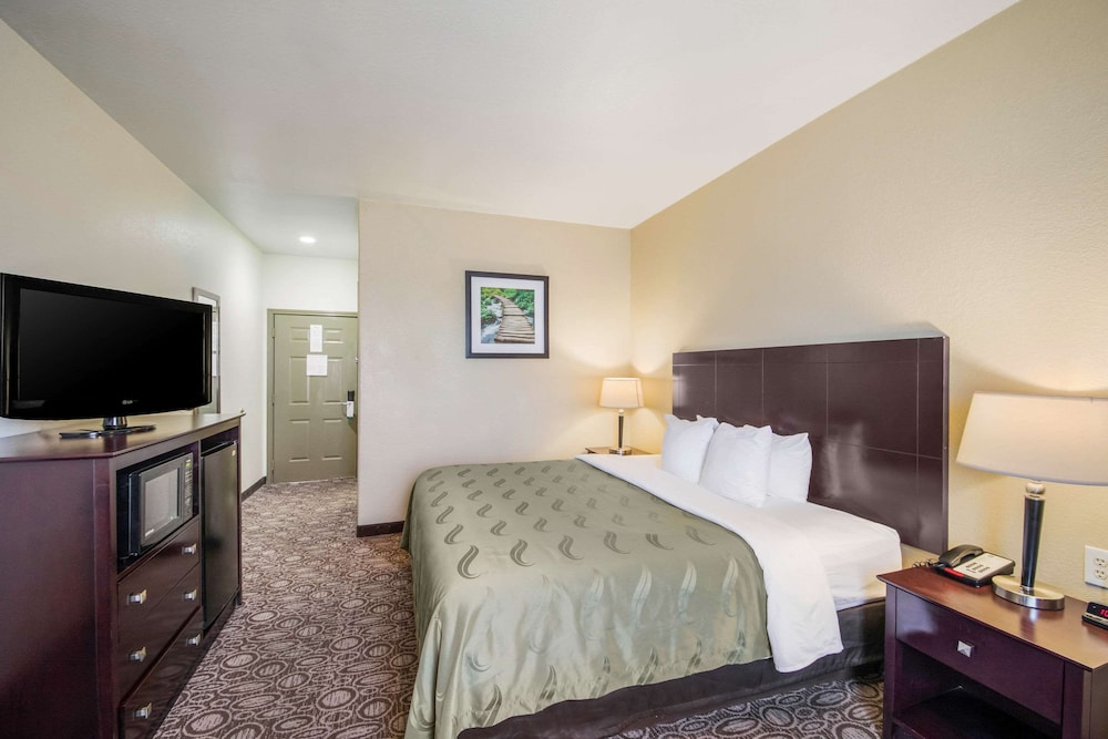 Quality Inn Bastrop, TX 12/42