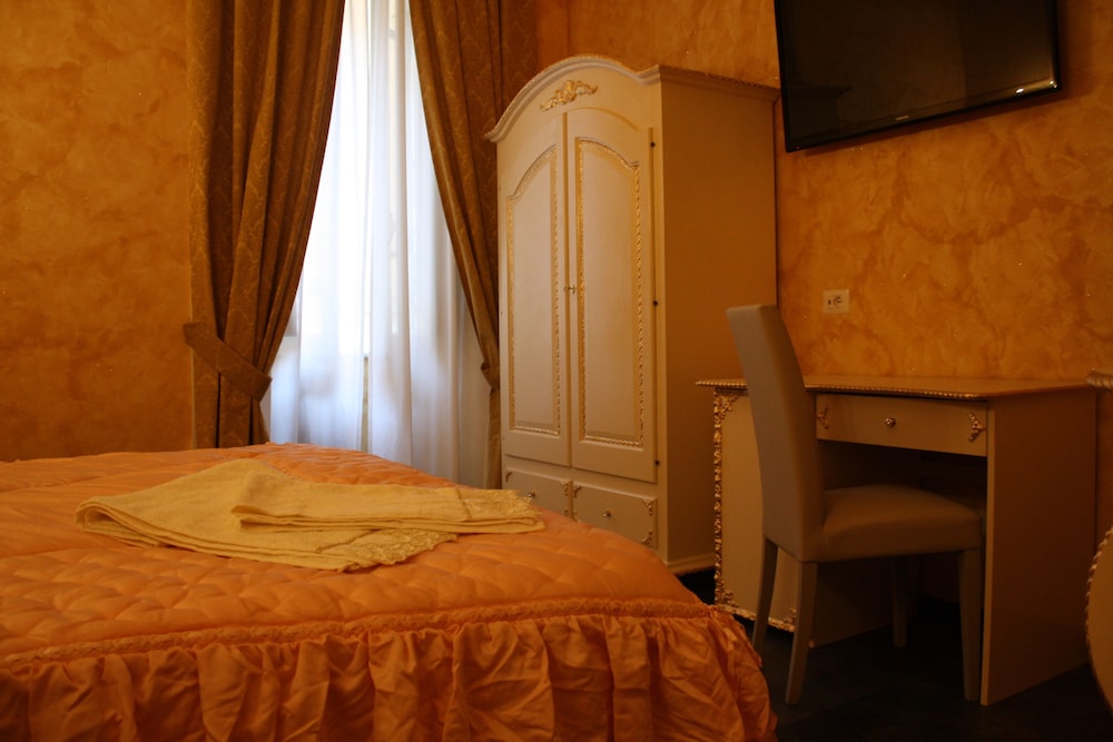 Pope's Suites 7/50