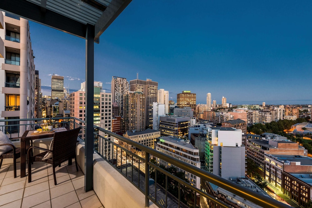 Oaks Sydney Castlereagh Suites 71/78