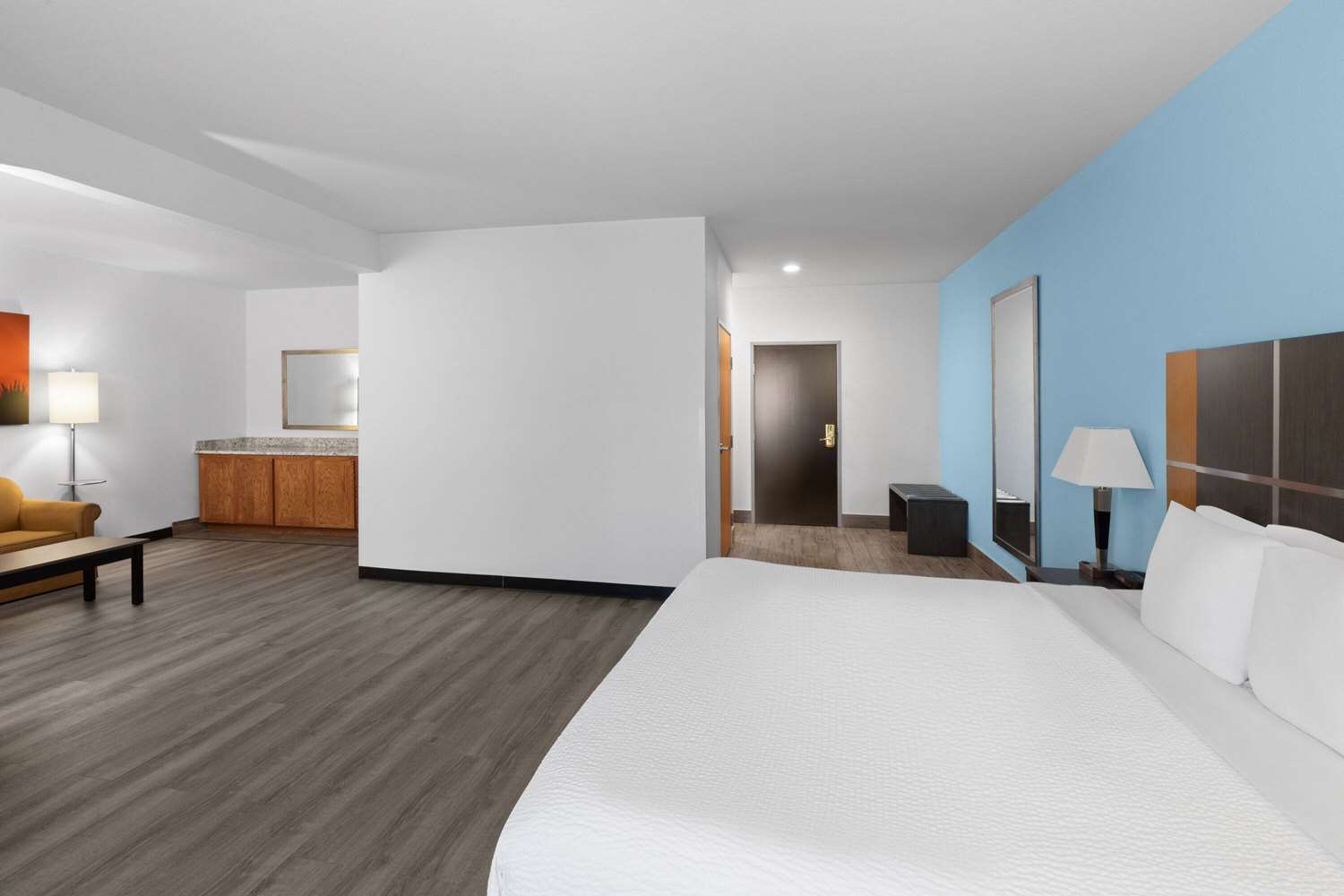 Days Inn & Suites by Wyndham Lubbock Medical Center 14/54