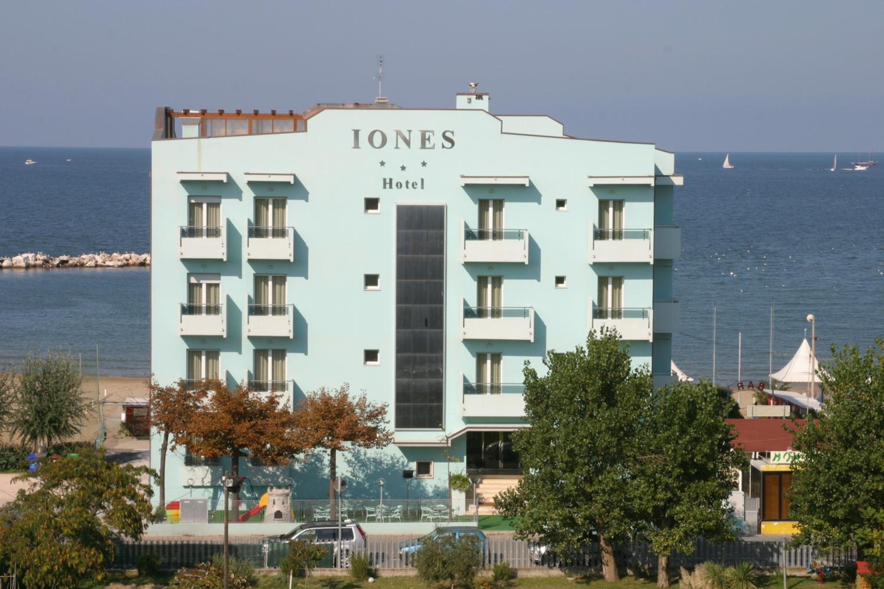 Hotel Iones photo1